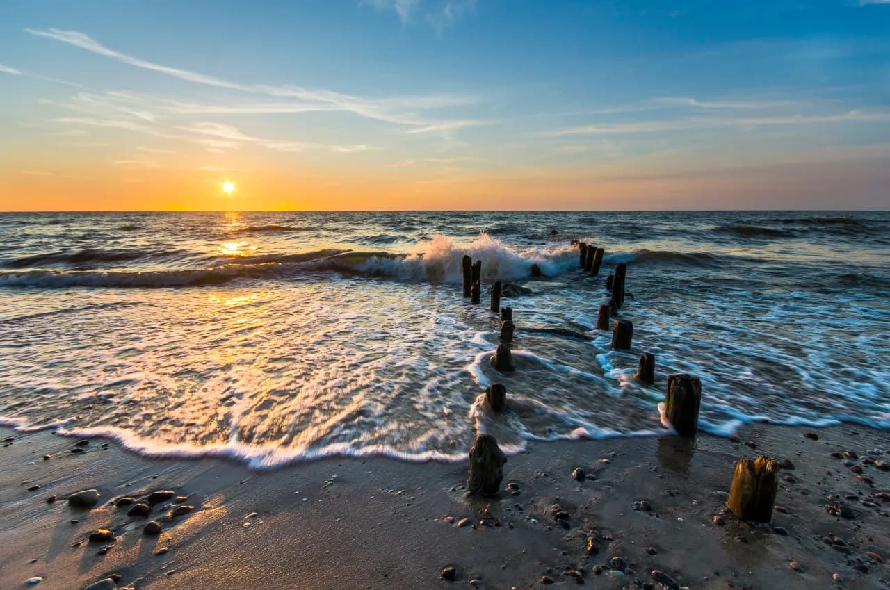 Co można zwiedzić nad morzem? Odkryj najpiękniejsze miejsca w Polsce