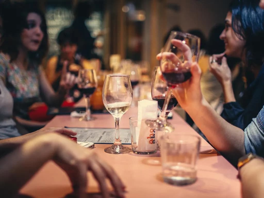 Gdzie dobrze zjeść w Juracie? Odkryj najlepsze restauracje i smaki