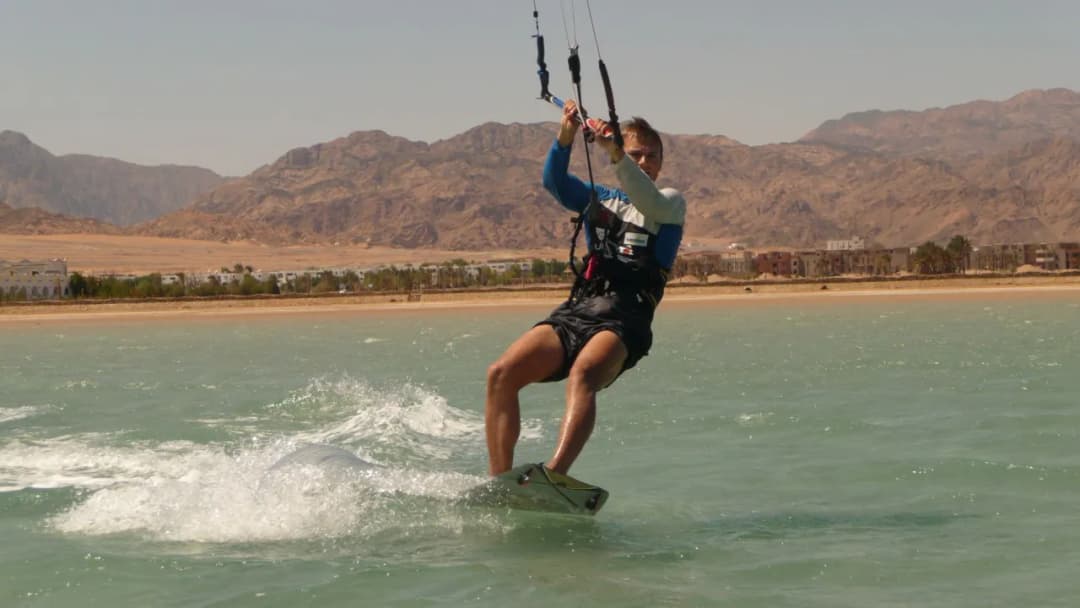 Gdzie najlepiej na kitesurfing? Odkryj idealne miejsca i warunki