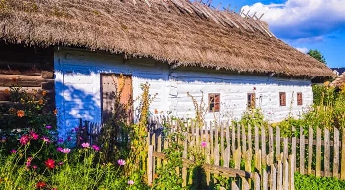 Co to skansen? Odkryj jego znaczenie i fascynujące eksponaty